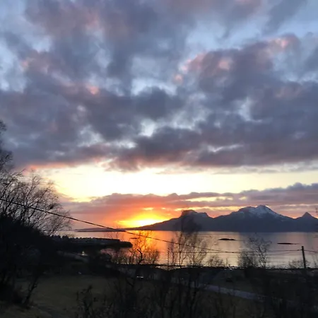 Feriehus Midnight Sun Road *